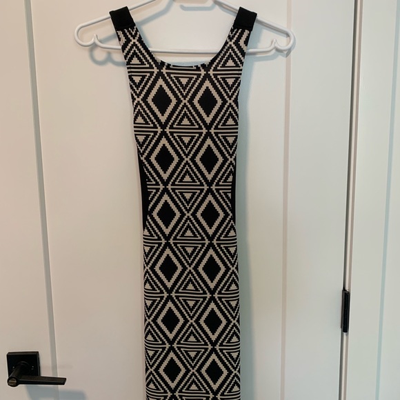 Geometric Print Bodycon Mini Dress - Picture 3 of 5